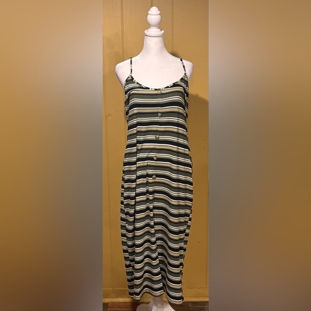 ⭐ 3 for $15 NWOT No Boundaries Green Striped Maxi Dress